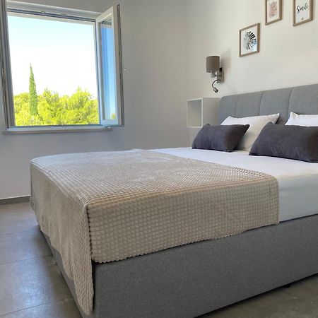 Sandra Apartments Макарска Екстериор снимка