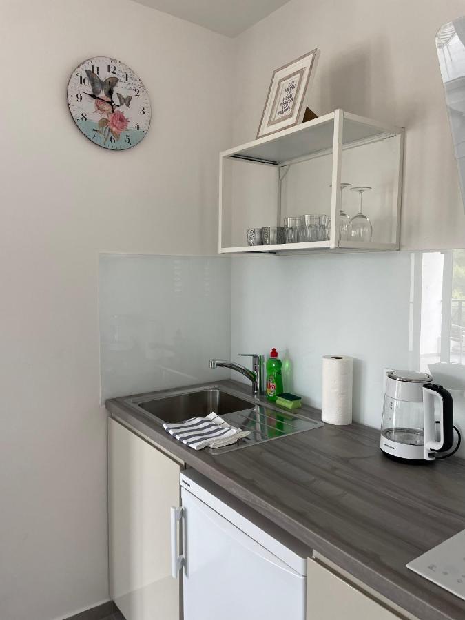 Sandra Apartments Макарска Екстериор снимка