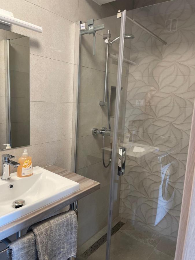 Sandra Apartments Макарска Екстериор снимка