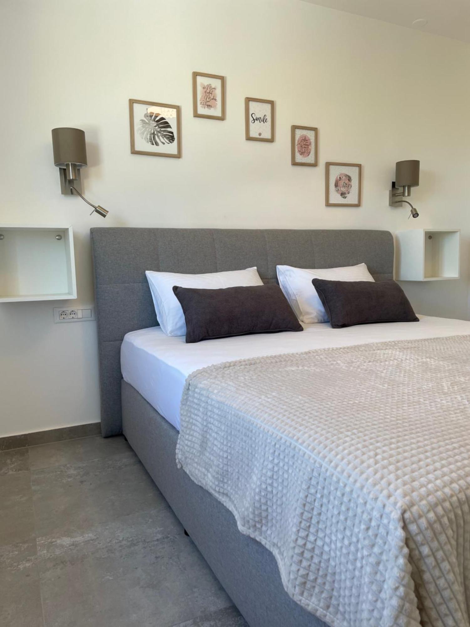 Sandra Apartments Макарска Екстериор снимка