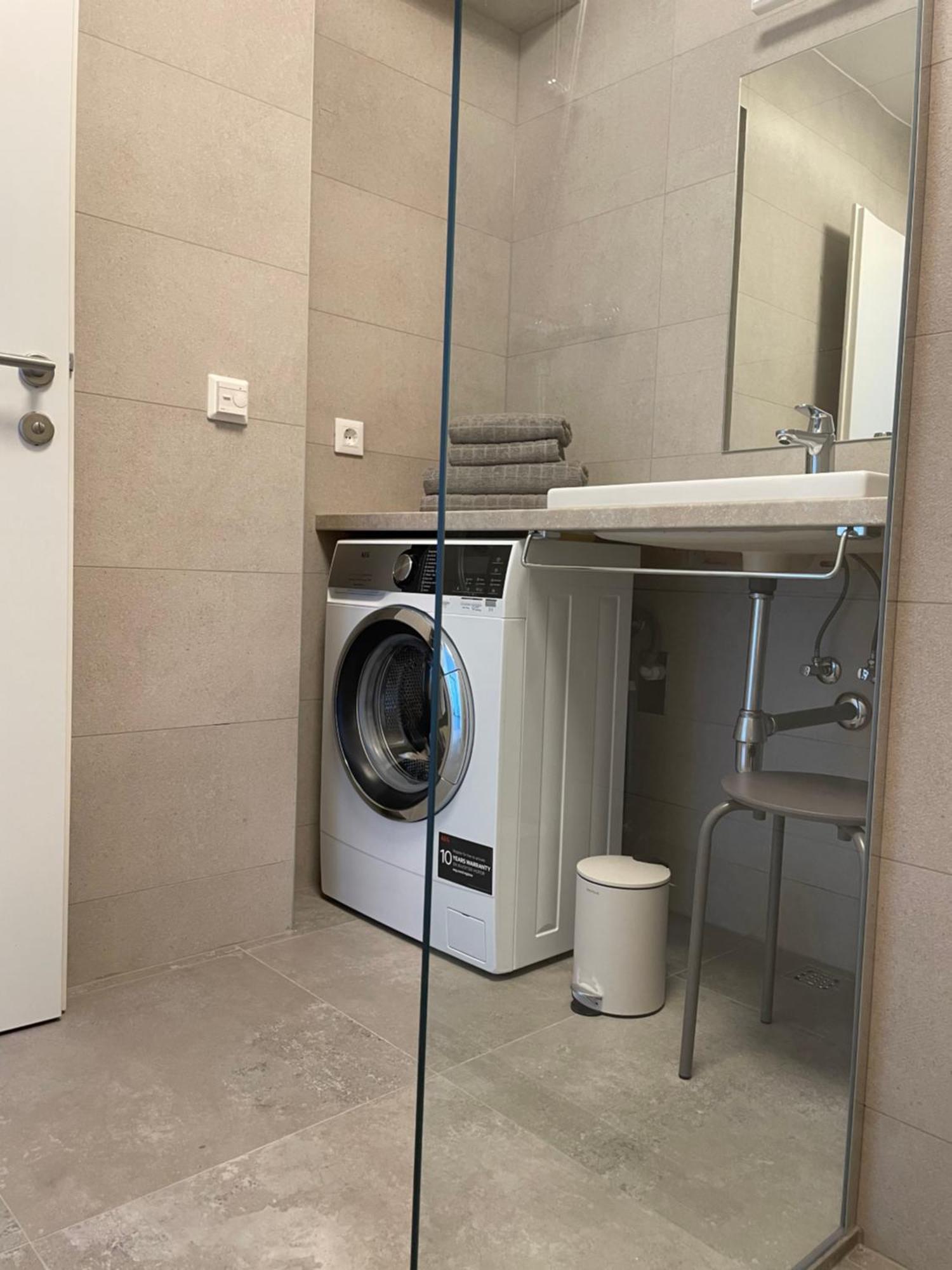 Sandra Apartments Макарска Екстериор снимка
