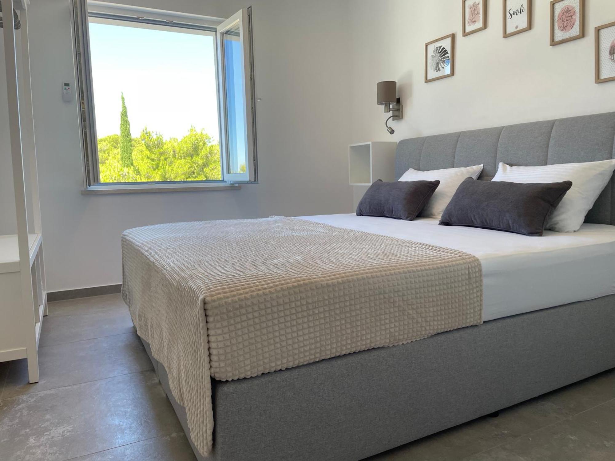 Sandra Apartments Макарска Екстериор снимка