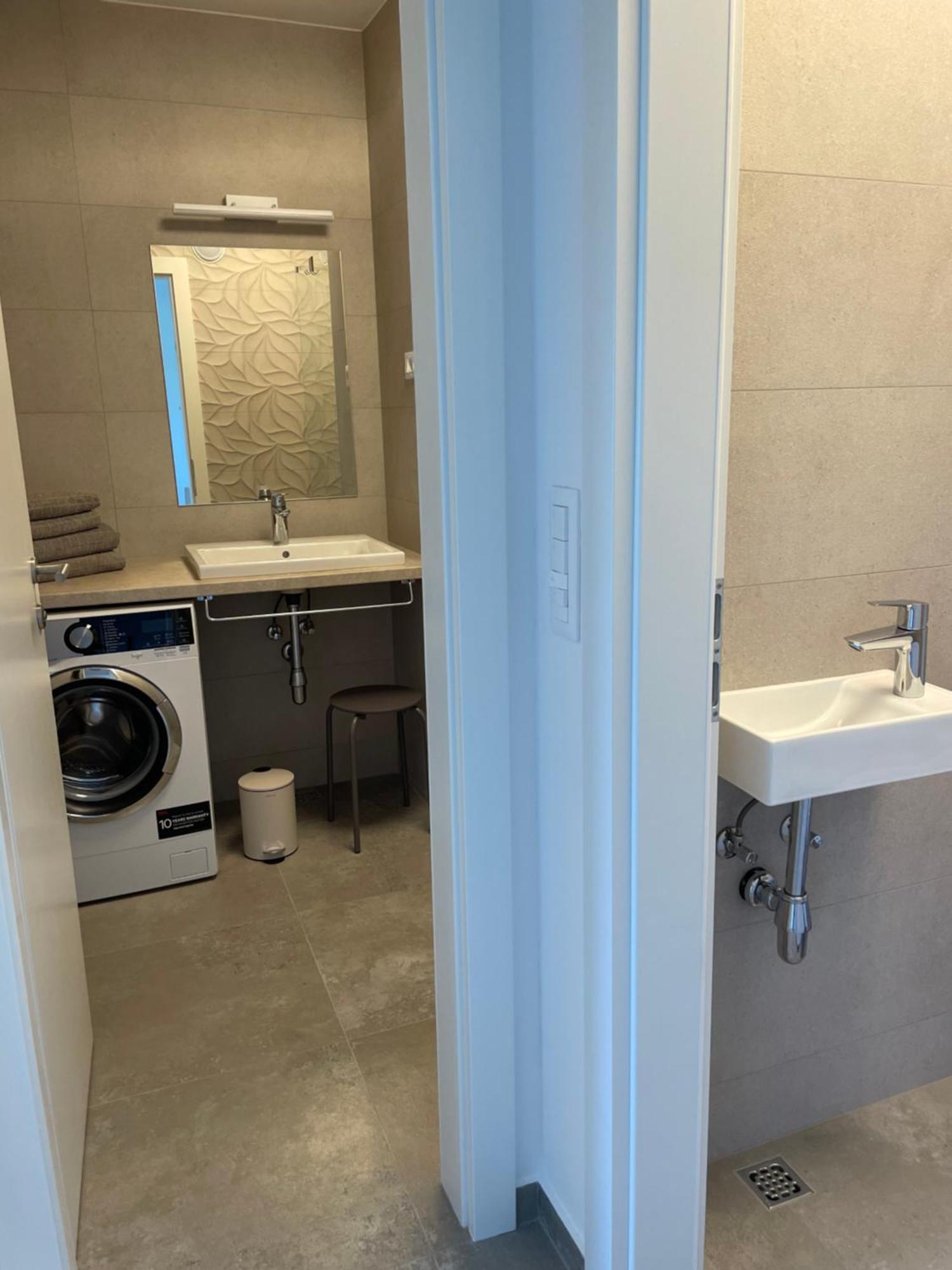 Sandra Apartments Макарска Екстериор снимка