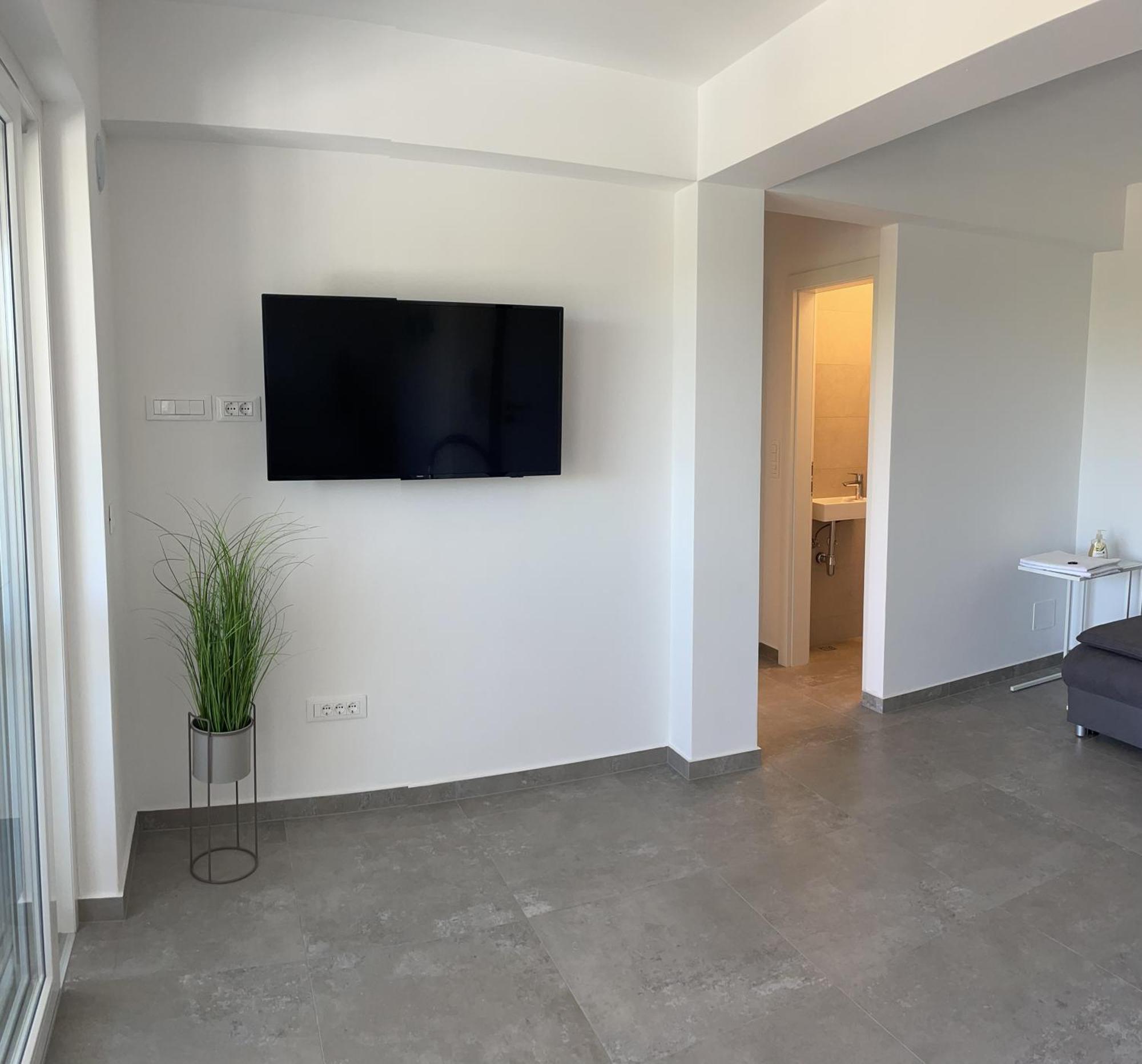 Sandra Apartments Макарска Екстериор снимка