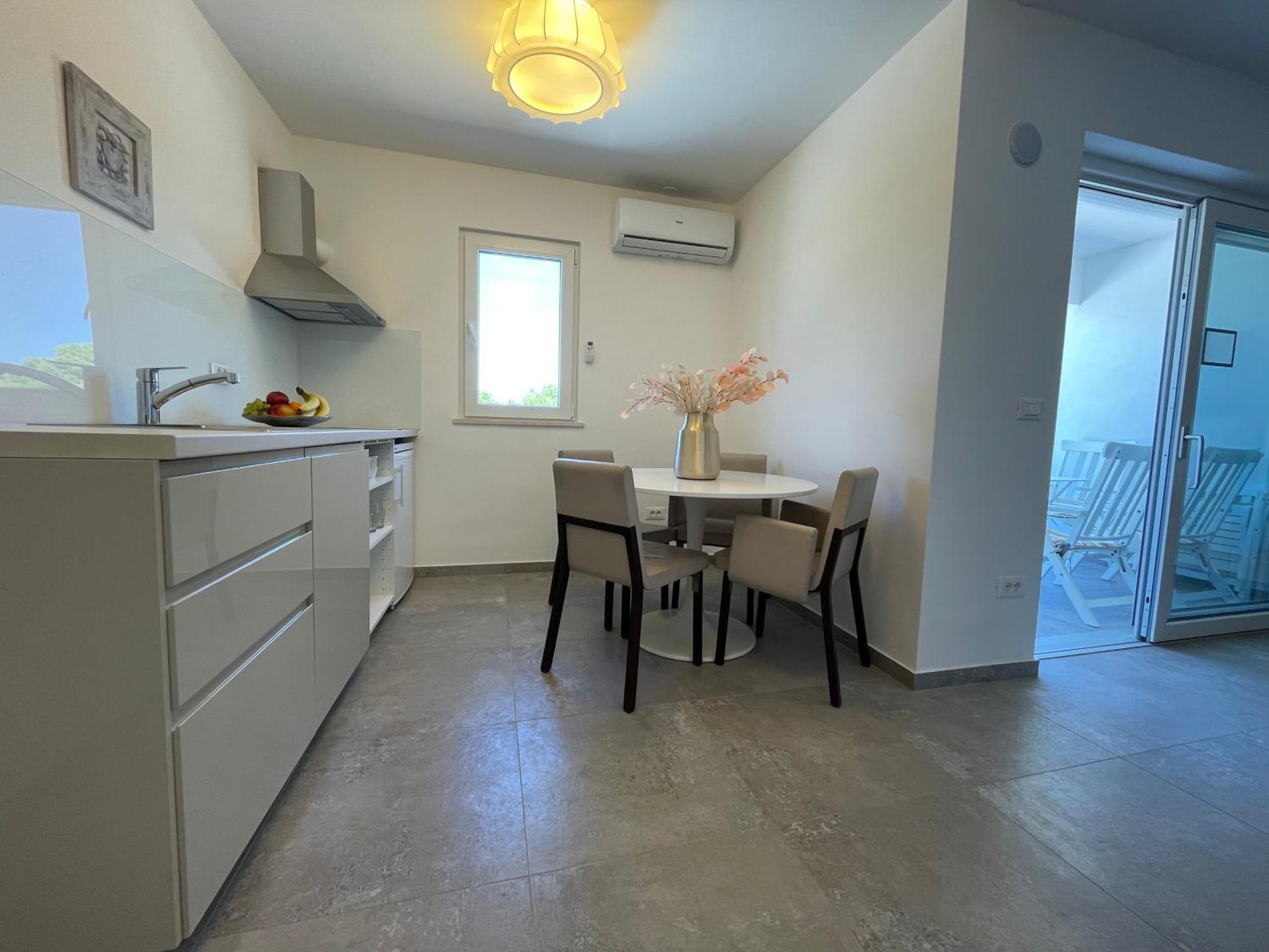Sandra Apartments Макарска Екстериор снимка